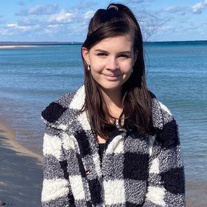 Meet your Posher, Delaney